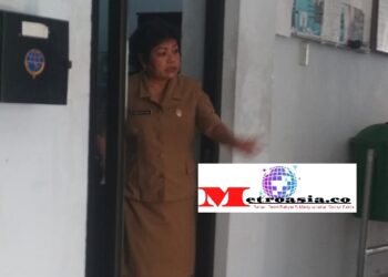 Teks Foto: Dra Kartini Batubara MM, Plt Kadishub Pematangsiantar saat ditemui dikantornya(try)