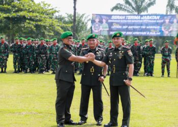 Ket Foto: Kolonel Inf Nur Wicahyanto (Tengah) Letkol inf Antony Triwibowo (Kiri Foto) dan Mayor Inf Diki Apriyadi (Kanan Foto)