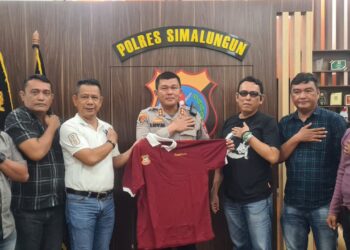 Keterangan Foto: Kapolres Simalungun bersama Pewarta Polrestabes Medan dan Jhon Turnip