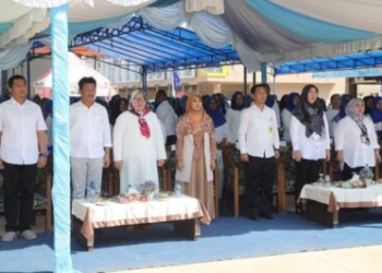 Keterangan foto: Wali Kota Batam H Muhammad Rudi (HMR), bersama Ketua TP-PKK Kota Batam Hj Marlin Agustina, saat bersilaturahmi dengan kader posyandu Kecamatan Nongsa, di Summerland, Batubesar, Rabu (27/9/2023).