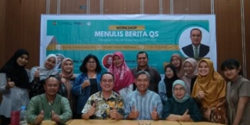 Teks Foto:Prodi Sosiologi Universitas Sumatera Utara melaksanakan pelatihan berupa workshop penulisan QS News. Pelatihan digelar di FISIP USU, Selasa (14/11/2003) dengan trainer profesional: Dr. Fotarisman Zaluchu, lulusan kampus di Belanda