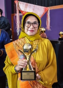 Foto:Wali Kota menerima Top BUMD Awards 2024. Penghargaan diterima dr Susanti di Hotel Raffles Jakarta Dian Ballroom Lt 11, Rabu (20/03/2024).