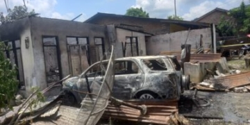 Foto: Kondisi Rumah dan Mobil Wartawan Ludes dibakar OTK di Labuhanbatu
