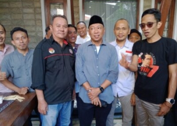 Forum Relawan Jokowi Tegak Lurus saat Foto Bersama. (*)