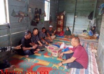 Peduli Korban Bencana, Bacalon Gubernur Aceh Bustami Hamzah Berikan Bansos
