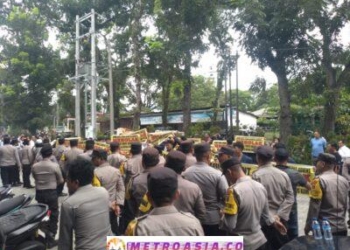 Keterangan Foto : 700 massa, terdiri dari mahasiswa dan siswa serta warga sekitar tolak keberadaan THM Evo Star, Selasa, (17/09/2024) foto.ES