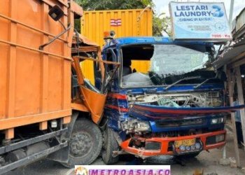 Truk Pengangkut Peralatan PON XXI Terlibat Kecelakaan