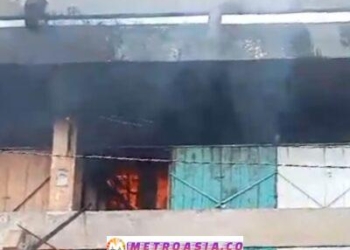 Keterangan Foto : Bangunan Gedung 4 Pasar Horas Jaya Terbakar Di Kota Pematangsiantar. (Foto: Andrew Panjaitan*)