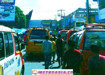 Tolak Direlokasi, Angkutan Kota Blokade Jalan Merdeka, Ini Kata Sekda Saat Dilokasi