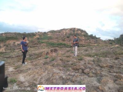 Keterangan Dokumentasi : Tim Media melaksanakan Monitoring Lahan yang disebut masih termasuk lahan Hutan. (Foto. L.Tampz)