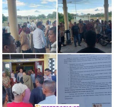 Tuntut Kades Mundur, Ratusan Warga Seuneubok Panton Demo di Kantor Camat Darul Falah