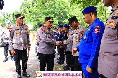 Erupsi Gunung Watobi, Kapolri Serahkan Bantuan Sembari Tinjau Posko Pengungsi Erupsi Gunung Lewotobi di NTT