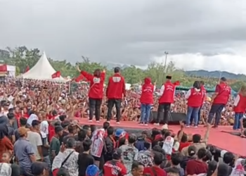 Ribuan Warga Secara Sukarela Hadiri Kampanye Akbar Paslon Bupati Tapteng Masinton – Mahmud