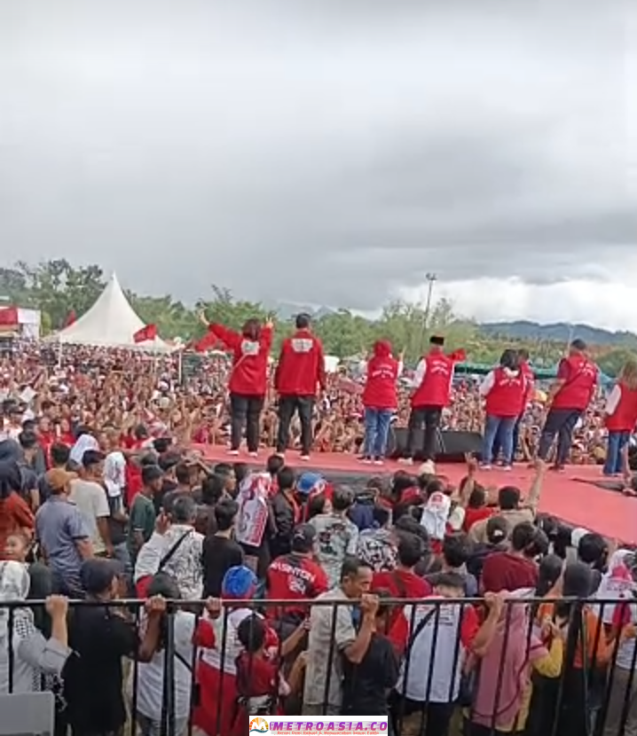 Ribuan Warga Secara Sukarela Hadiri Kampanye Akbar Paslon Bupati Tapteng Masinton – Mahmud