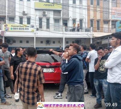 Buntut Dugaan Melakukan Perampasan Mobil Konsumen, Adira Rantauprapat di Demo