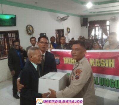 Menggelar Minggu Kasih, Sat Bimnas Polres Simalungun Bagikan 50 Paket Sembako di GPDI Simpang Kalang