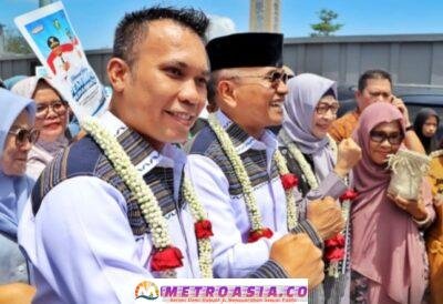 Hari Pertama, Bupati Dan Wakil Bupati Simalungun Disambut Meriah Oleh Kalangan Masyarakat