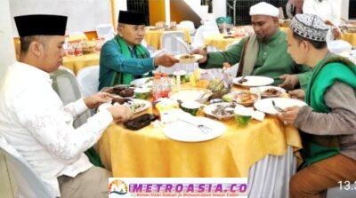 Buka Puasa Bersama Yayasan Darul Putra Madina, Bupati Berjanji Akan Memperbaiki Jalan Penghubung
