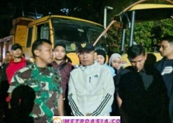 Tinjau Lokasi Banjir Bandang dan Longsor, Bupati Simalungun Langsung Turunkan Alat Berat dan Temui Korban Luka