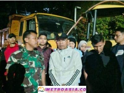 Tinjau Lokasi Banjir Bandang dan Longsor, Bupati Simalungun Langsung Turunkan Alat Berat dan Temui Korban Luka