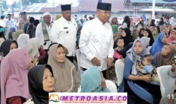 Lakukan Safari Ramadhan di Masjid Al-Ikhlas Kompleks Perumnas Kelurahan Kerasaan I, Bupati Simalungun Beriteraksi Dengan Anak-anak