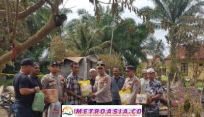 Peduli Dengan Korban Kebakaran, Kapolsek Pante Bidari Berikan Bantuan