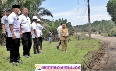 Bupati Simalungun Tinjau Kegiatan Pengerasan Jalan Penghubung Dolok Ilir ke Laras Kecamatan Bandar Huluan