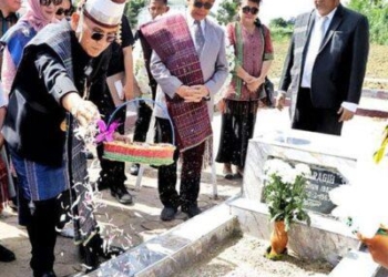 Bupati Simalungun Ziarah ke Makam Pelopor dan Tokoh Pendidik Simalungun Op. Guru Jason Saragih