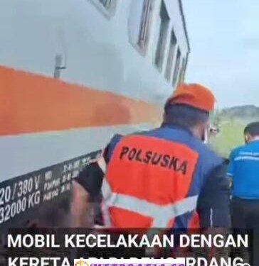 Melintasi Rel Kereta Api Tanpa Palang, 2 Penumpang Mobil Senia Meninggal