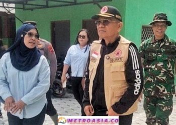 Bupati Simalungun Serahkan Bantuan Kepada Warga Yang Terdampak Banjir di Serbelawan