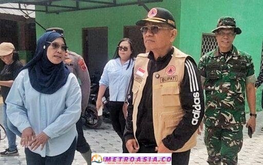 Bupati Simalungun Serahkan Bantuan Kepada Warga Yang Terdampak Banjir di Serbelawan
