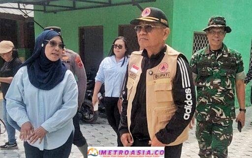 Bupati Simalungun Serahkan Bantuan Kepada Warga Yang Terdampak Banjir di Serbelawan