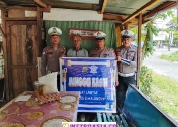 Wujud Kepedulian Polri, KBO Sat Lantas Polres Simalungun Salurkan Bantuan Minggu Kasih