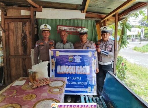 Wujud Kepedulian Polri, KBO Sat Lantas Polres Simalungun Salurkan Bantuan Minggu Kasih
