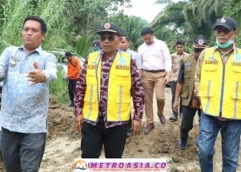 Jalan Provinsi Putus Akibat Longsor, Bupati Simalungun Perintahkan Kadis PUTR Lakukan Perbaikan Sementara