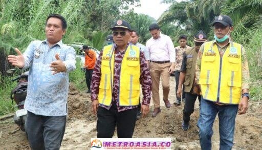Jalan Provinsi Putus Akibat Longsor, Bupati Simalungun Perintahkan Kadis PUTR Lakukan Perbaikan Sementara