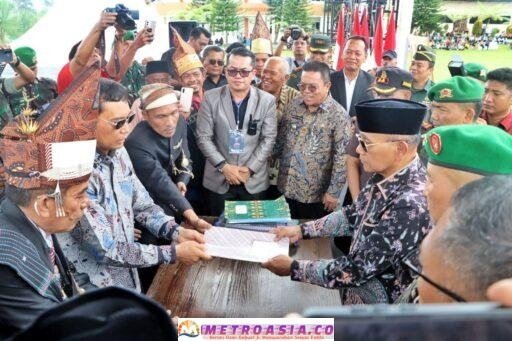 Pemerintah Kabupaten Simalungun Terima Simbol-Simbol Pahlawan Nasional Tuan Rondahaim dari Ahli Waris