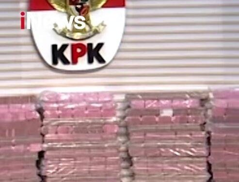 KPK Serahkan Tumpukan Uang Rp 883 M ke Taspen