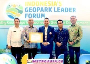 Bupati Simalungun Dukung Pengembangan Geopark dan Menerima Piagam Apresiasi Toba Caldera Unesco Global Geopark