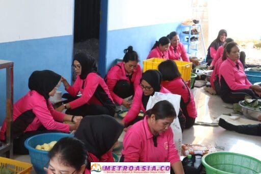 Bhayangkari Polres Simalungun Gelar Dapur Umum, Siapkan Ribuan Makanan untuk Korban Banjir dan Longsor Sumut