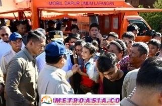 Warga Sambut Kunjungan Presiden di Posko Pengungsian Padang Pariaman
