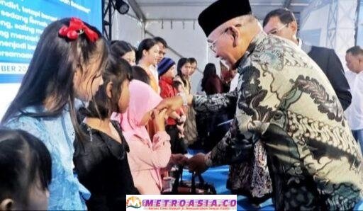 𝐁𝐮𝐩𝐚𝐭𝐢 𝐒𝐢𝐦𝐚𝐥𝐮𝐧𝐠𝐮𝐧 𝐇𝐚𝐝𝐢𝐫𝐢 𝐏𝐞𝐫𝐚𝐲𝐚𝐚𝐧 𝐍𝐚𝐭𝐚𝐥 𝐁𝐞𝐫𝐬𝐚𝐦𝐚 𝐔𝐧𝐢𝐯𝐞𝐫𝐬𝐢𝐭𝐚𝐬 𝐄𝐟𝐚𝐫𝐢𝐧𝐚: 𝐁𝐞𝐫𝐣𝐚𝐥𝐚𝐧 𝐁𝐞𝐫𝐬𝐚𝐦𝐚 𝐃𝐚𝐥𝐚𝐦 𝐁𝐞𝐥𝐚𝐫𝐚𝐬𝐚, 𝐌𝐞𝐧𝐠𝐠𝐞𝐧𝐝𝐨𝐧𝐠 𝐁𝐞𝐛𝐚𝐧 𝐒𝐞𝐬𝐚𝐦𝐚