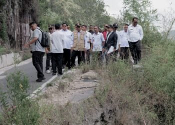 Bupati Simalungun Tinjau Jalan Longsor di Haranggaol: Gerak Cepat untuk Jalan Vital