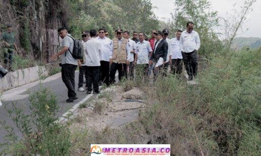 Bupati Simalungun Tinjau Jalan Longsor di Haranggaol: Gerak Cepat untuk Jalan Vital
