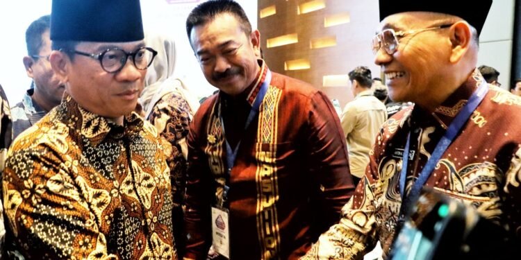 Bupati Simalungun Ikuti Penutupan Rakernas XVII APKASI Tahun 2026