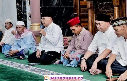 Shalat Tarawih Bersama Masyarakat Nagori Limag, Bupati Simalungun Ajak Masyarakat Perbaiki Diri