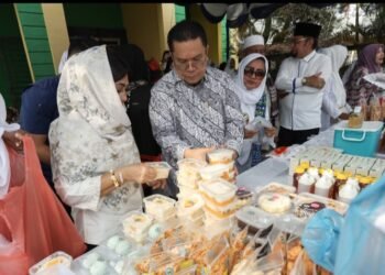 Wali Kota Pematangsiantar Didampingi TP PKK Menghadiri pembukaan Warung Ramadhan PD BKMT Kota Pematangsiantar