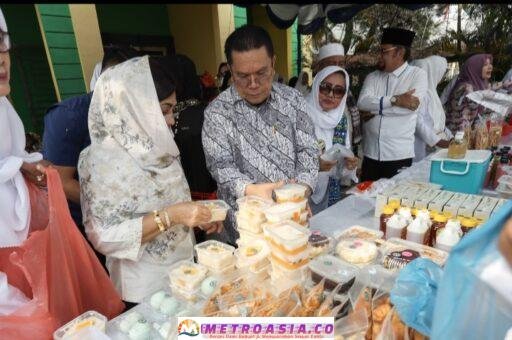 Wali Kota Pematangsiantar Didampingi TP PKK Menghadiri pembukaan Warung Ramadhan PD BKMT Kota Pematangsiantar