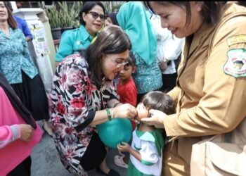 Ketua TP PKK Kota Pematangsiantar Ny Liswati Wesly Silalahi Tinjau kegiatan Pos Pelayanan Terpadu