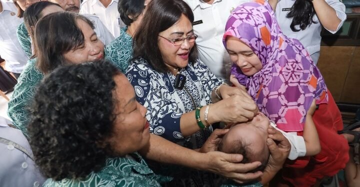Ketua TP PKK Kota Pematangsiantar Ny Liswati Wesly Silalahi Melakukan Kinjungan ke Posyandu